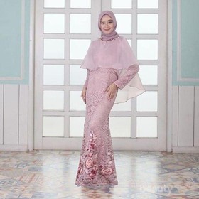 Wah, Dress Brokat Modern dengan Hijab Benar-benar Kece buat Kondangan! Intip Padu Padannya di Sini, Ladies!