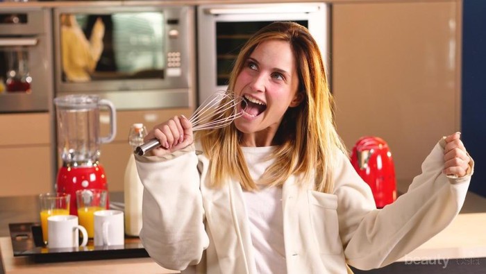 Biar Masak Makin Asik, Dekorasi Rak Piring Ini Bisa Kamu Coba!