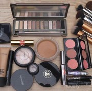 Pengen Riasanmu Telihat Sempurna? Deretan Alat Make Up Lengkap Ini Harus Kamu Punya!