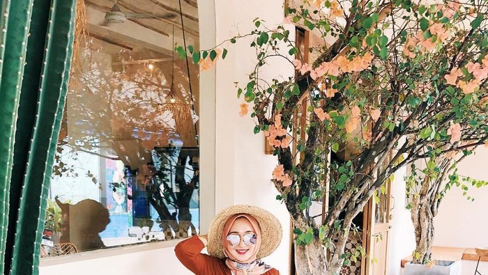 Hijabers Mau Tampil Fresh dan Classy? Tips Padu-Padan Warna Terracota ala Dian Pelangi