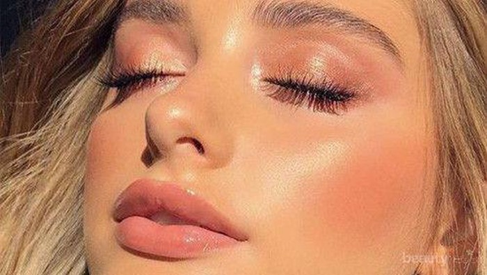 Mau Make Up Natural dan Tahan Lama Seharian? Curi Triknya dari Sini Ladies