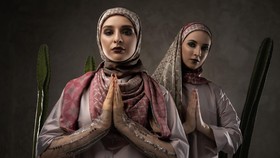 Itang Yunasz Hadirkan Hijab Berteknologi Duplex