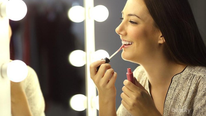 Mau Bibir Sehat Berkilau? Siapkan 5 Lip gloss Lokal Ini untuk Tren Kecantikan 2019