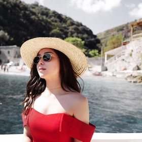 Classy Abis, Tengok 6 Model Kacamata Andalan Nikita Willy Saat Liburan