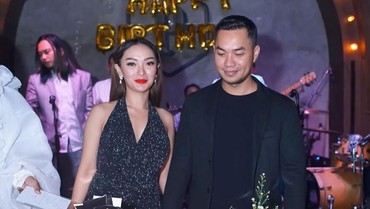 Pamer Pacar Baru, Zaskia Gotik Bikin Heboh Rekan Artis