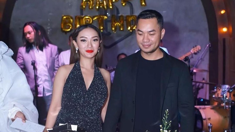 Calon suami Zaskia Gotik ternyata duda keren yang tajir melintir.