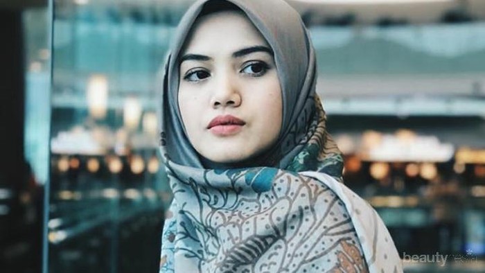 Simpel - Eksperimen Style, Intip Cara Memakai Hijab Segi Empat ala Herfiza Novianti untuk Berbagai Acara