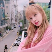 Cantik dan Memesona! Intip Yuk Gaya Makeup Ala Lisa Blackpink yang Kece Banget Ini!