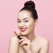 Hindari Lipstik Matte yang Crack di Bibir dengan Cara Ini