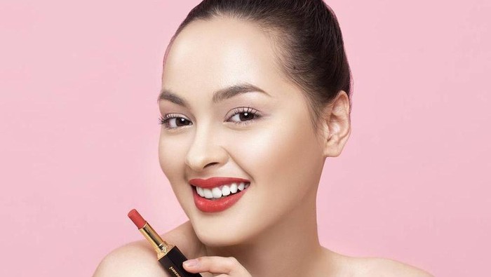 Hindari Lipstik Matte yang Crack di Bibir dengan Cara Ini