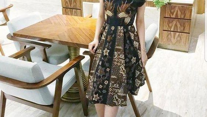 Wah, Model Dress Batik Ini Bakal Bikin Tampilanmu Makin Kece Ke Pesta! Intip Yuk Inspirasinya!
