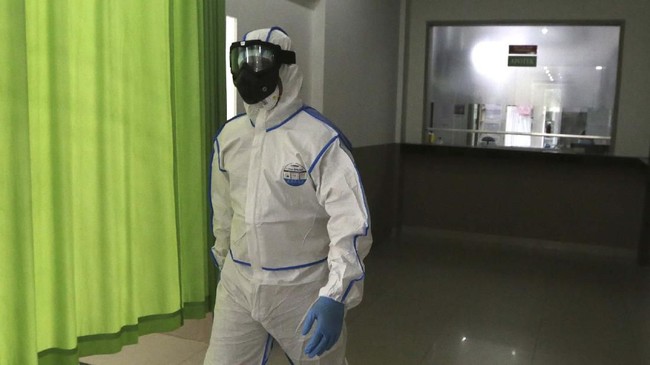 Pemerintah membagikan 100 ribu APD dengan fokus Jakarta yang menjadi tempat penyebaran wabah virus corona tertinggi.