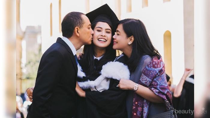 Lulus dari Oxford, Ini Dia 5 Fakta Menarik Maudy Ayunda Saat Berkuliah di Inggris! Intip, Yuk! Lulus dari Oxford, Ini Dia 5 Fakta Menarik Maudy Ayunda Saat Berkuliah di Inggris! Intip, Yuk!