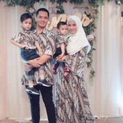 Daily Hingga Formal, Contek Inspirasi Busana Couple Artis