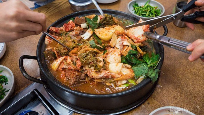 5 Makanan Korea Halal Patut Kamu Coba Saat Traveling di Korea