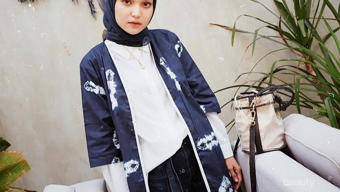 Selain Hitam, Ini 6 Warna Hijab yang Wajib Kamu Punya di Lemari
