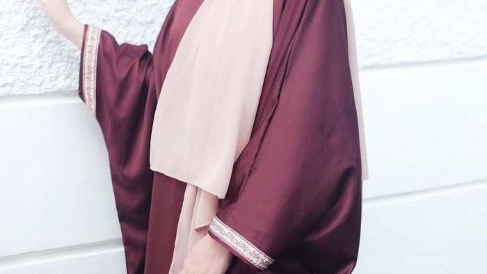 Outfit Merah Kamu Makin Stunning Jika Dipadukan dengan Warna Hijab Ini!