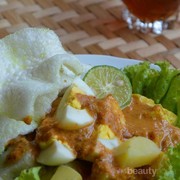 5 Kuliner Khas Jawa Barat yang Disajikan dengan Siraman Saus Kacang, Lezat!