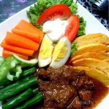 Suka Mencicipi Makanan Lezat? 6 Kuliner Malam Bandung Ini Wajib Kamu Coba, Ladies!