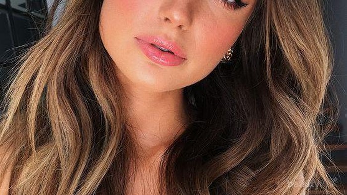 Ingin Punya Pipi Merona  dan Cantik Sepanjang Hari? Yuk, Pakai Rekomendasi Blush On Terbaik Ini!