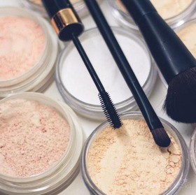 Cara Makeup Sederhana ala Beauty Vlogger, Cocok untuk Berbagai Acara!