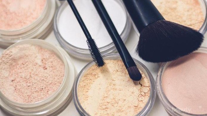 Cara Makeup Sederhana ala Beauty Vlogger, Cocok untuk Berbagai Acara!