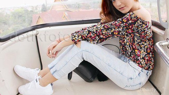 Inspirasi Fashion Salshabilla Adriani dengan Sneakers yang Gak Bikin Kamu Mati Gaya!