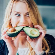 10 Makanan yang Baik Kamu Konsumsi untuk Cara Menghilangkan Jerawat dengan Praktis