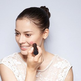 Wajah Merona Setiap Hari dengan Rekomendasi Blush On Stick dan Cream Lokal Terbaru