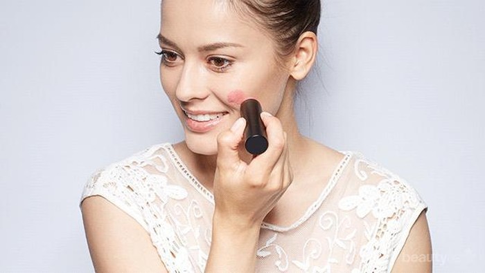 Wajah Merona Setiap Hari dengan Rekomendasi Blush On Stick dan Cream Lokal Terbaru