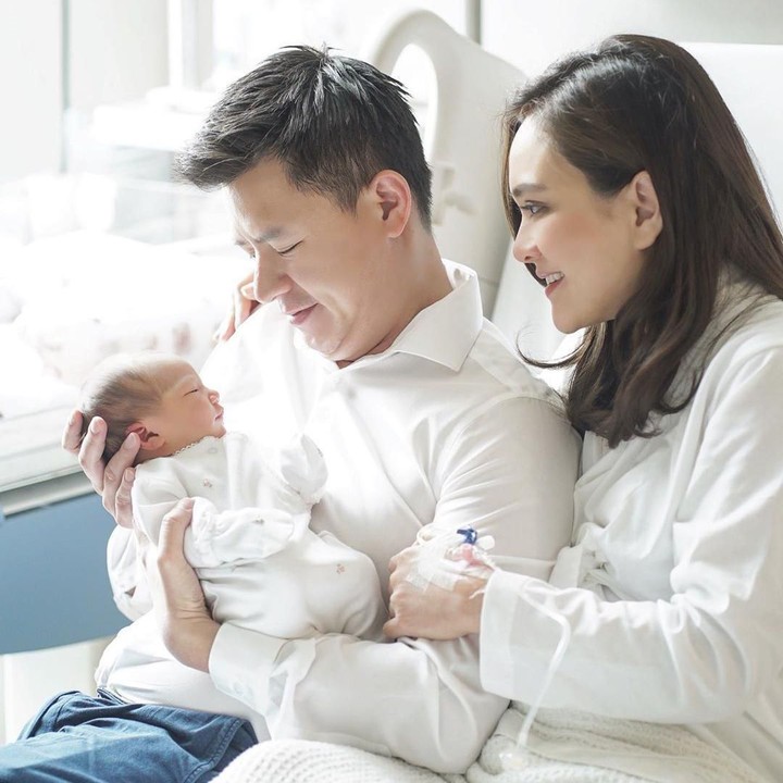 Shandy dan David memberi putri pertama mereka dengan nama yang begitu cantik, Claire Herbowo. (Foto: Instagram @claireherbowolittlejoy)