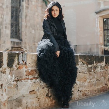 img-title Stylish dan Menawan! Ini Dia Sederet Gaya OOTD Kece Liburan ala Dian Sastrowadoyo
