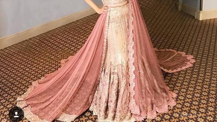 4 Artis India Terkenal dengan Gaya Busana Bak Fashionista 4 Artis India Terkenal dengan Gaya Busana Bak Fashionista