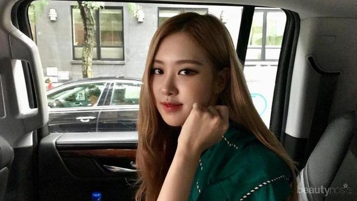 Selalu Tampil Cantik, Inilah Gaya OOTD Kasual ala Rose Blackpink yang Bisa Kamu Tiru!