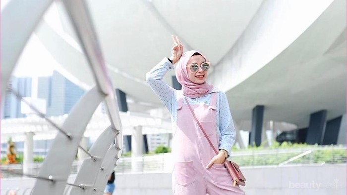 Mix and Match Outfit Hijab dengan Warna Peach? Kepana Enggak!