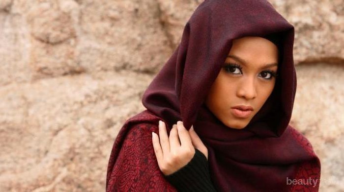 Kamu Berkulit Sawo Matang? 5 Warna Hijab Ini Cocok Buatmu!