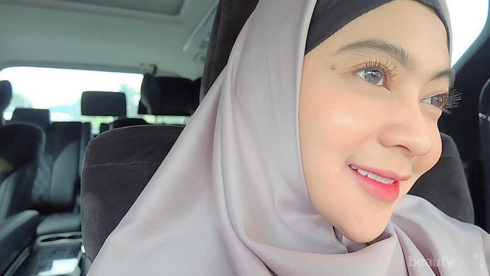 Mantap Hijrah, Intip Style Dewi Pertiwi yang Mencuri Perhatian