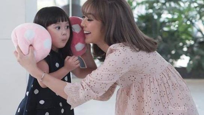 Wow, Fashion Style  #OOTD  Gisel dan Gempita Ini Lucu dan Gemes Banget! Intip Semuanya di Sini!