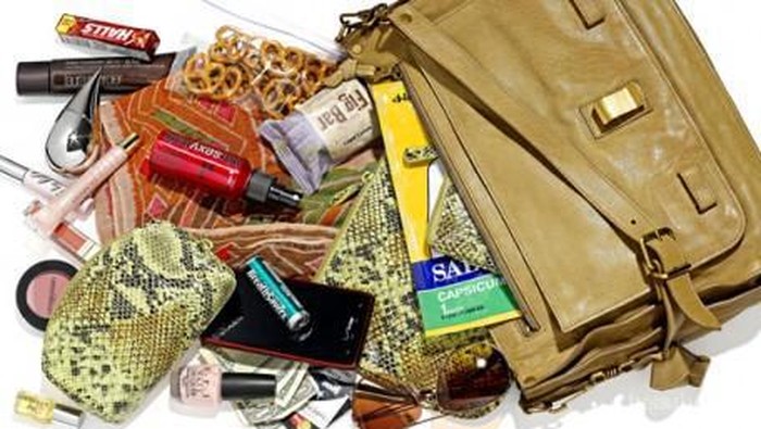 [FORUM] Mau tau dong, isi tas kalian sehari-hari apa aja sih girls?