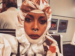 Viral, Baju Hazmat Motif Louis Vuitton yang Dipakai Erykah Badu