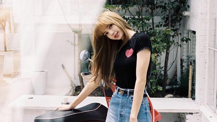 Ingin Tampil Beda? Yuk, Contek Style #OOTD ala Lisa Blackpink yang Keren Ini!