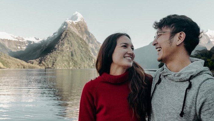 8 Selebriti yang Temani Pasangan Berpuasa Meski Beda Keyakinan