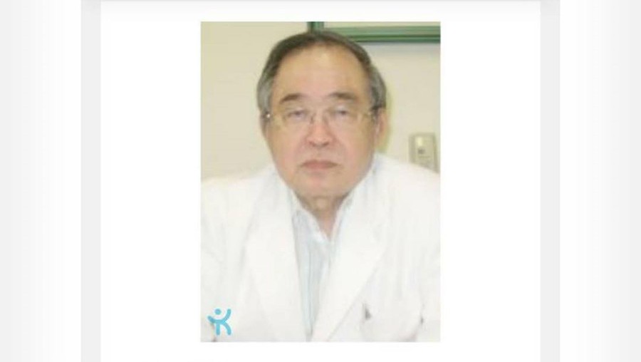 Dokter Handoko Gunawan yang berusia 80 tahun diketahui bekerja selama 1 hari penuh untuk membantu pasien yang mengidap positif virus corona.