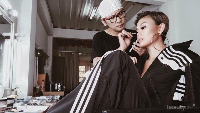 Jemari-jemarin Para Makeup Artis Indonesia yang Menjadikan Mereka Cantik Memesona