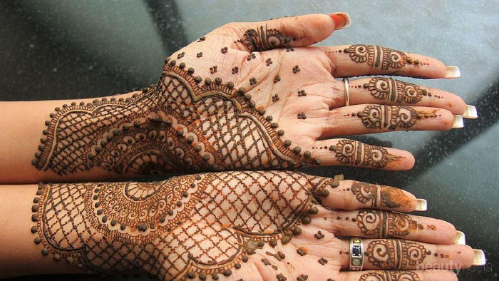 [FORUM] Suka liat orang nikahan pake henna. Wajib atau gimana sih?