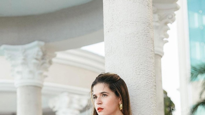 5 Tips Mix & Match One Shoulder Top untuk Tampil Casual - Formal