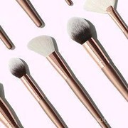 [FORUM] Makeup tools yang wajib ada di tas makeup kalian apa nih? Cerita dong!