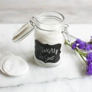 Enggak Mau Kantong Bolong Beli Makeup Remover? Coba Bikin Sendiri Pakai Bahan-Bahan ini!