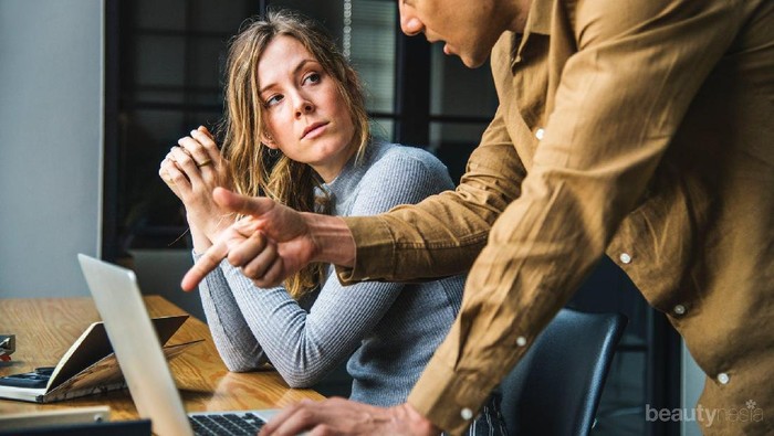 Ngeselin, Tipe Teman Menyebalkan Ini Pasti Pernah Kamu Temui di Kantor!