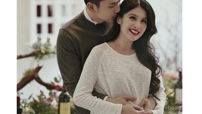 5 Penampilan Romantis Artis Bareng Suami, Bikin Mupeng!